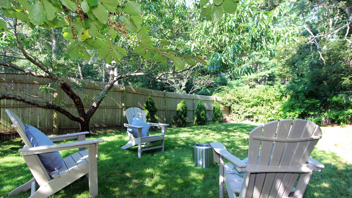 Sandwich House | 5 Min to Dining, Shops, Canal & Beach – Fire Pit, Grill, & Outdoor Dining
