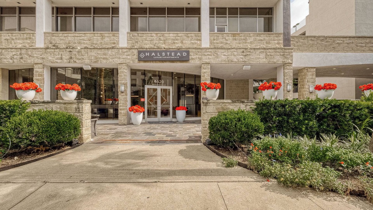 Willow Meadows/Willowbend Area Apartment | 5 Min to Galleria, Med Center & NRG Apt With Great Amenities & Near Everything!