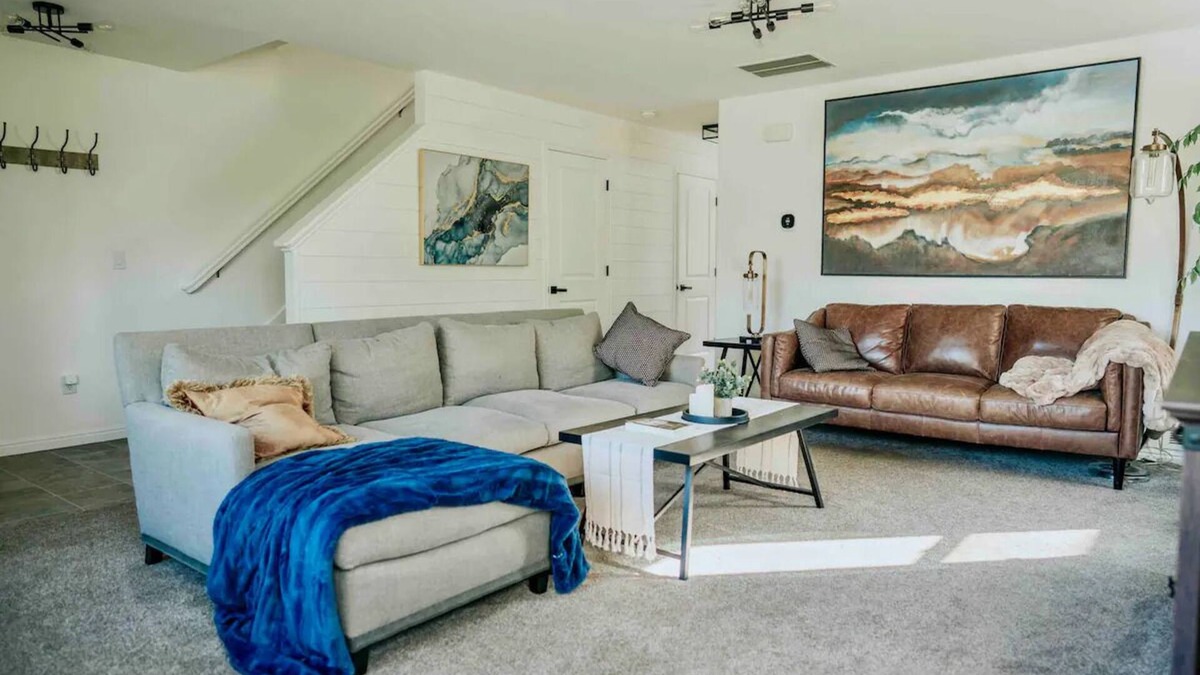 Farmington House | 5 Min to Lagoon & Family Fun! Walkable Neighborhood w/Trails, Fenced Yard, BBQ,