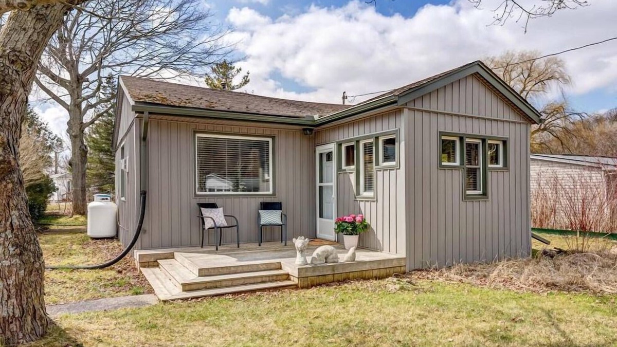 Turkey Point Cottage | 5 min to the beach! Sun filled cottage in Turkey Point