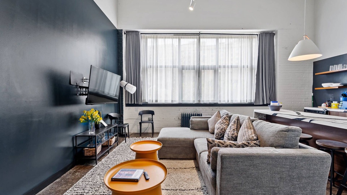 North Oakland Apartment | 5 min to UPMC Shadyside Oakland East Liberty, sleeps 6 unit 304