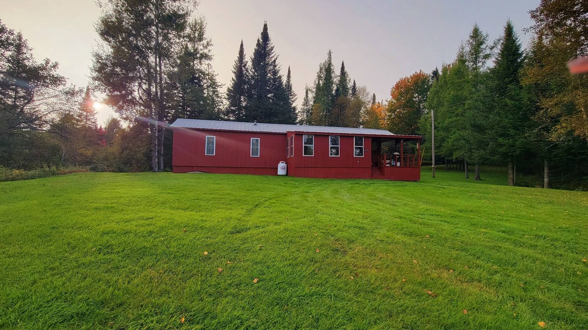 Norton House | 5 Min.Walk to Averill Lake and VAST Access snowmobile trails!Pet friendly!