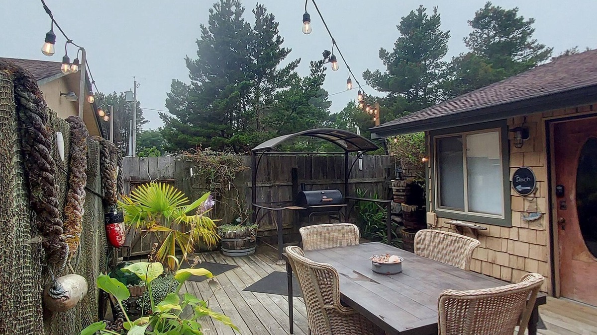 Grayland House | 5 Min Walk to Beach- Kid/Dog Friendly- Fenced Yard - Fire Pit - Private - FUN!