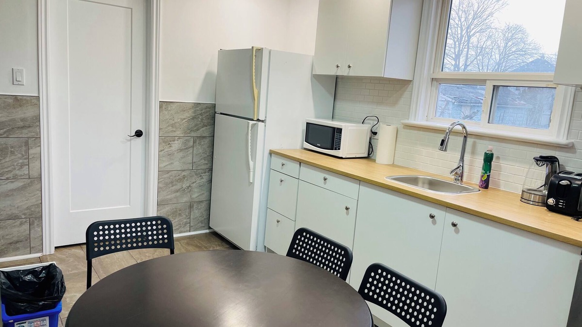 Niagara Falls House | 5 min walk to Clifton, Casino & FALLS
