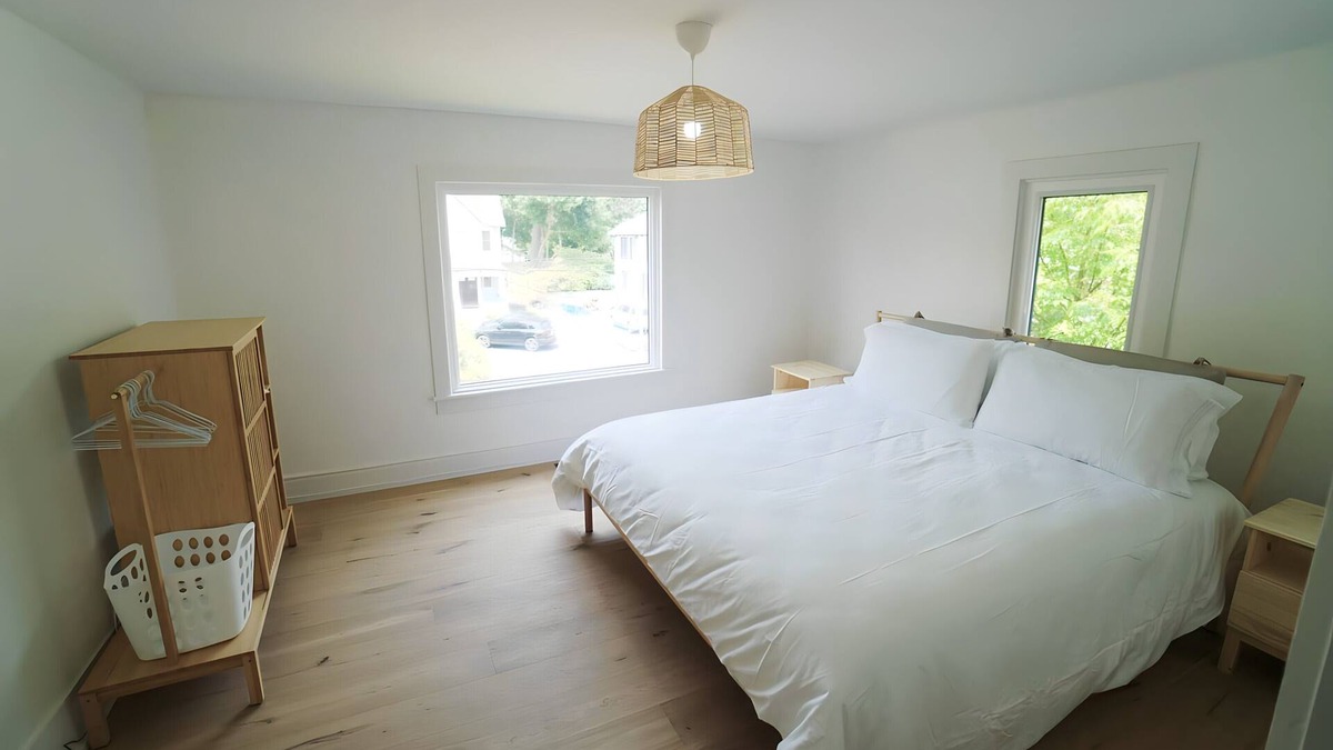 Niagara Falls House | 5-Min Walk to Falls | Parking | Historic 3BR