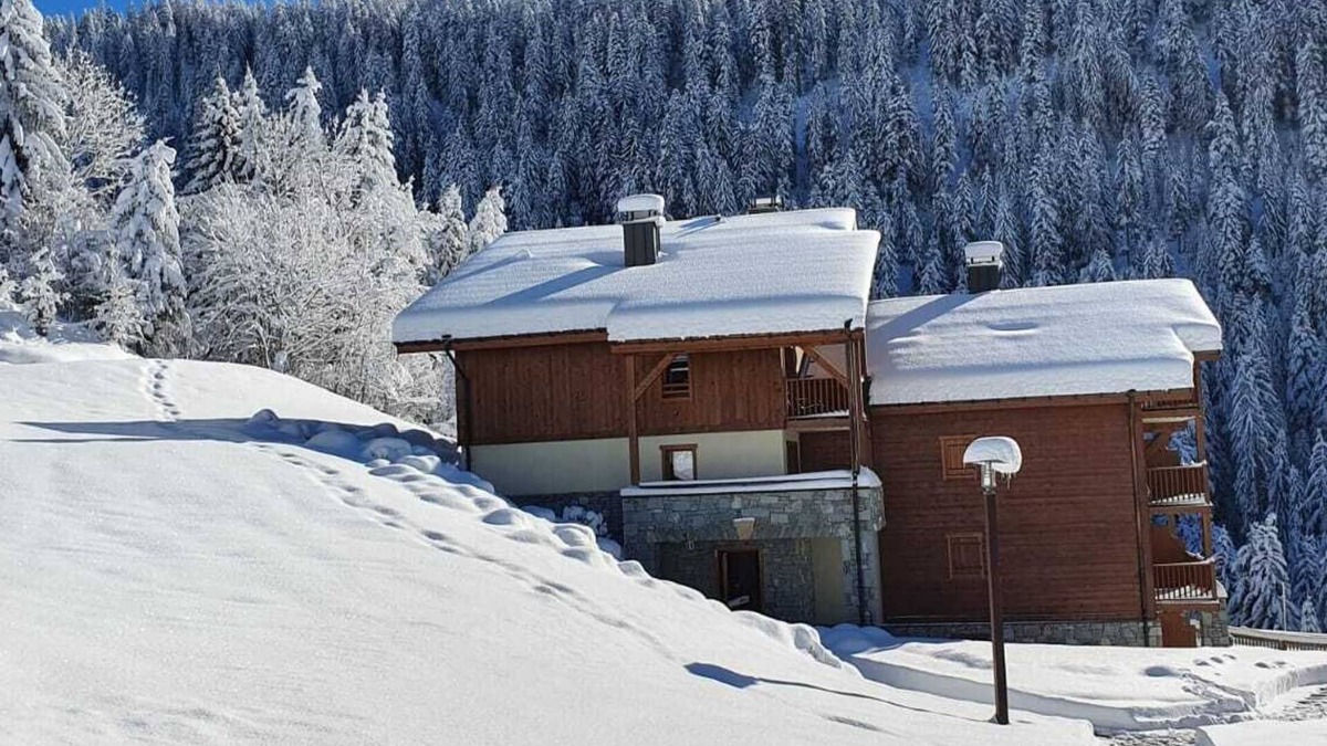 Cohennoz Apartment | 5 min. walk to Les Saisies cable car, apartment. Cosy one-bedroom apartment at the Cernix