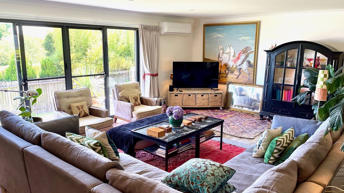 Milton House | 5 min walk to Milton Village, 5 min drive to the beach.