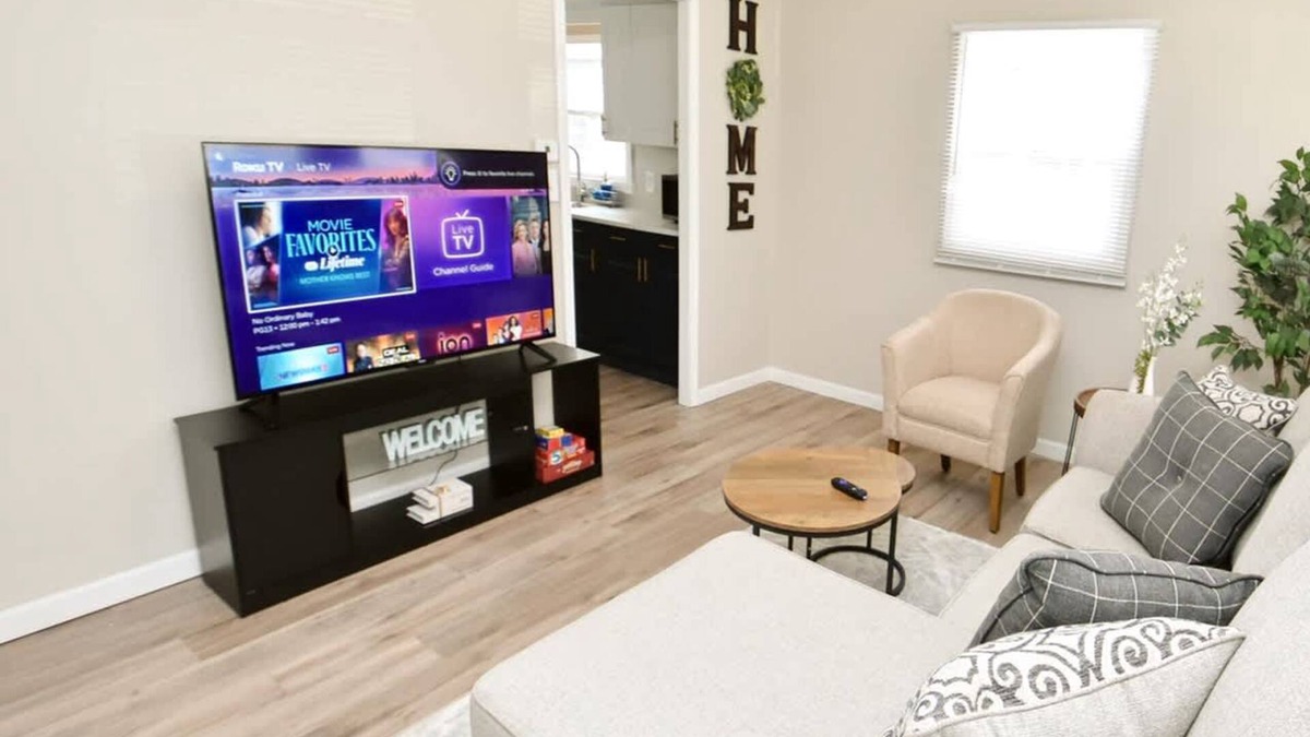 Harters Heights House | 5 min walk to Notre Dame! Modern home (517)