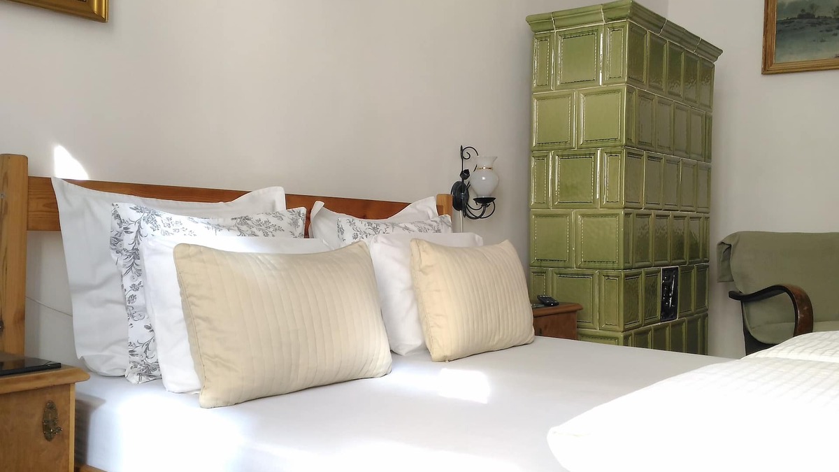 13th District Apartment | 5 min walk to Parliament with Danube river view in a historical palace , AC n