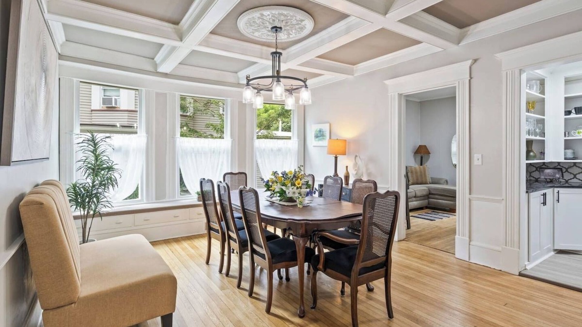 Canandaigua House | 5 Mins CDGA Wedding Venues | 4 BR | Walk to Town