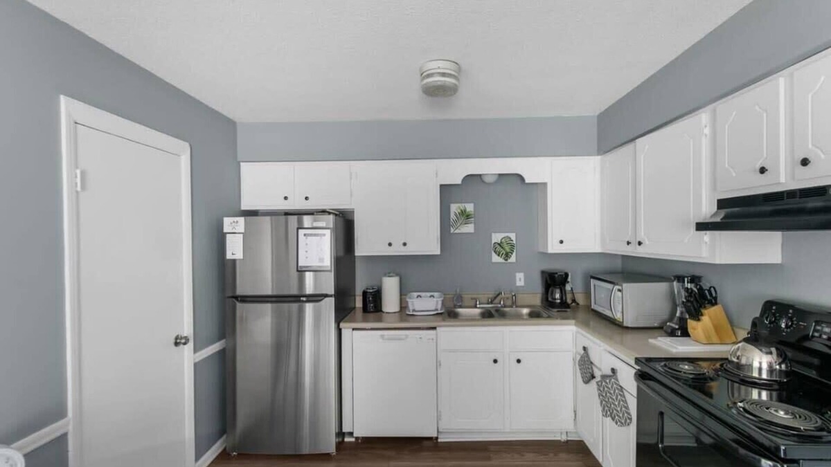 Norwood House | 5 Mins from Uptown & Near Airport- Norwood Nest