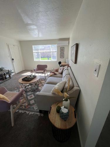 Bountiful Apartment | 5 Mins off i15 City Park PickleBall Courts