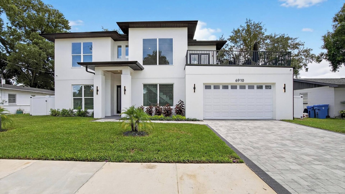 Orient Park House | 5 Mins to Casino, Private Pool, 4BR/3BA Retreat