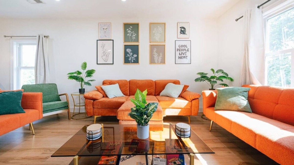 Pilsen Apartment | 5 Mins to Downtown CHI Sleeps 10 - Parking + Games