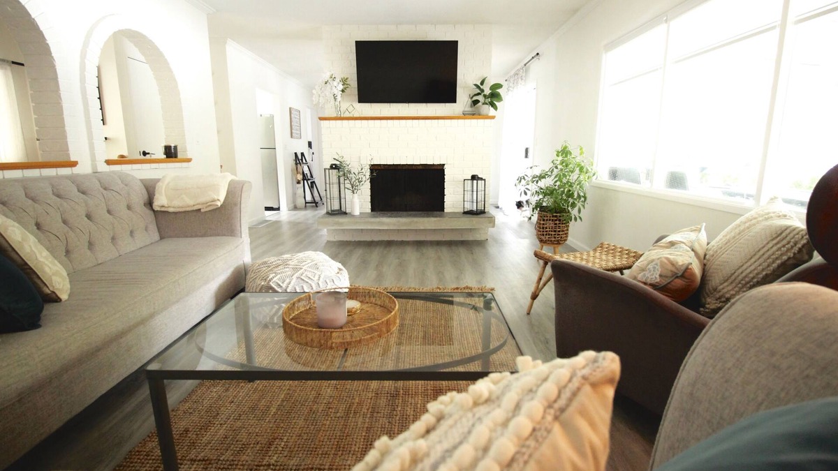 Central Okanagan House | 5 Mins to Lake/Downtown - Private & Spacious 3 Bd 2 Bath - PET FRIENDLY!