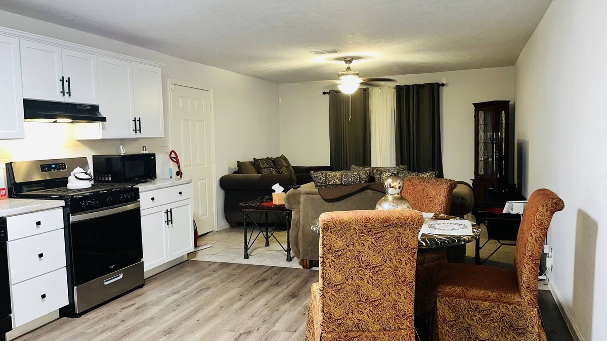Port Arthur House | 5 mins to Motiva refinery, &10-15 mins to Valero, Chevron, & Total Refineries!