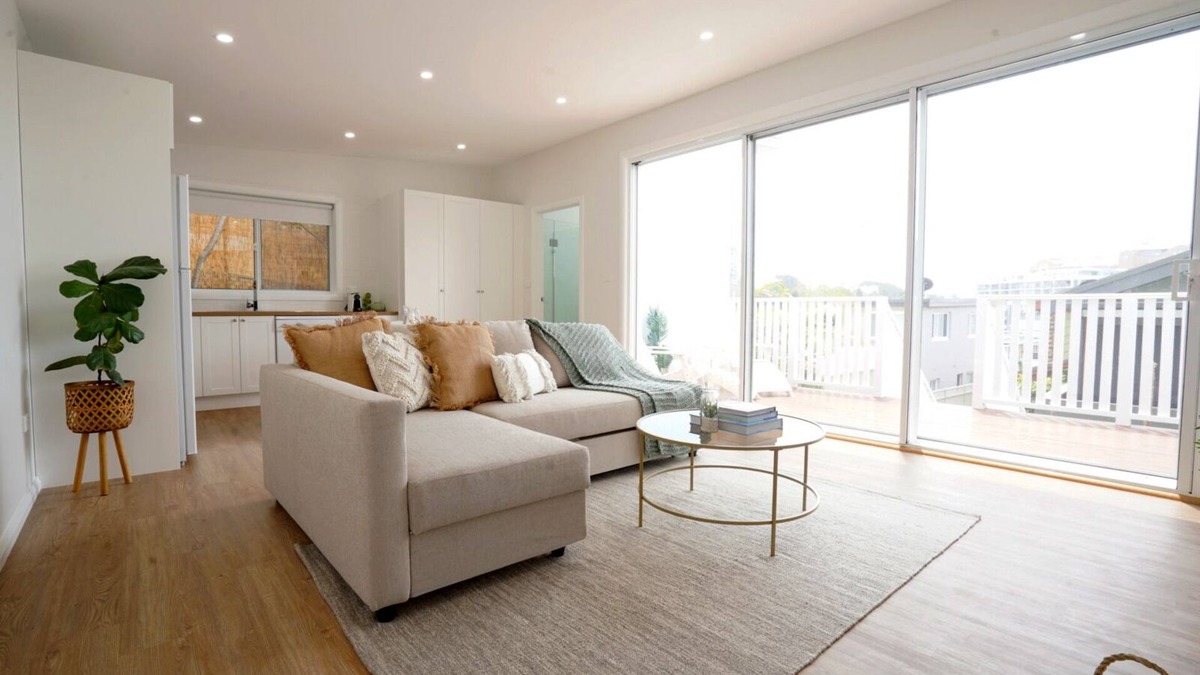 Terrigal House | 5 mins walk to Beach - Modern Beachy Escape. Netflix, Full Kitchen, Comfy Beds!