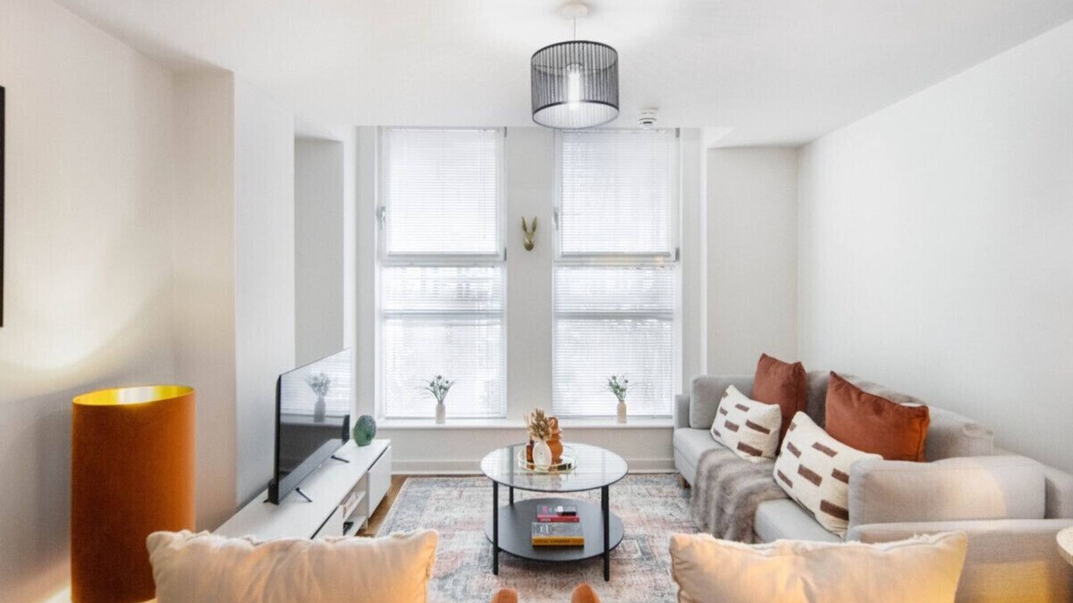 St Luke's Apartment | 5 Mins Walk to Moorgate | Tranquil City Retreat
