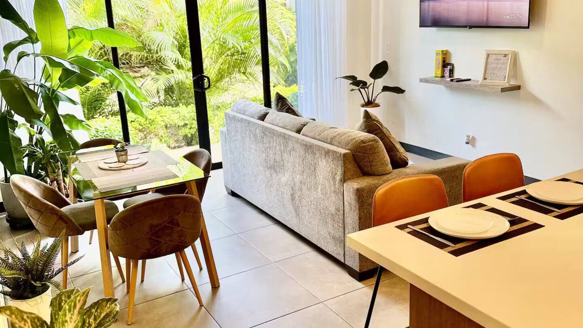 Alajuela Condo | 5 minutes from Airport | Transfer ($) | Pool | Gym | Full condo