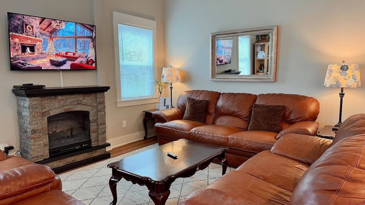 Historic District House | 5 Minute Walk to Historic Waterfront. Pet Yes