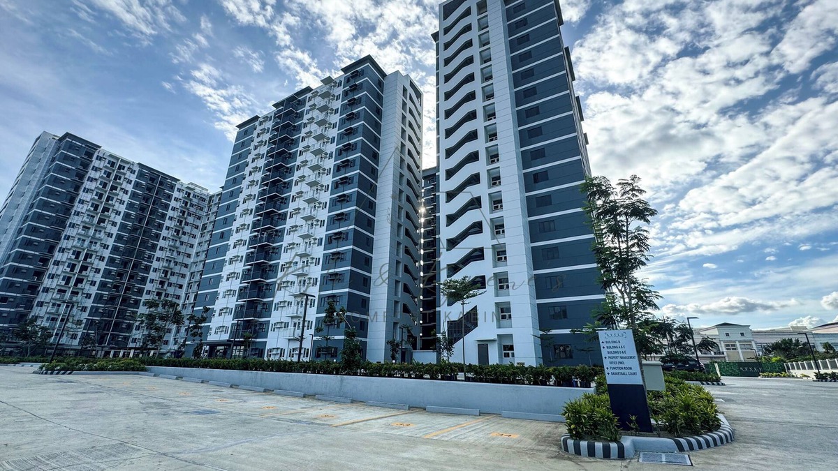 Iloilo Condo | 5-Minute Walk to SM City Iloilo Cozy Studio Condo w/Balcony in Iloilo City