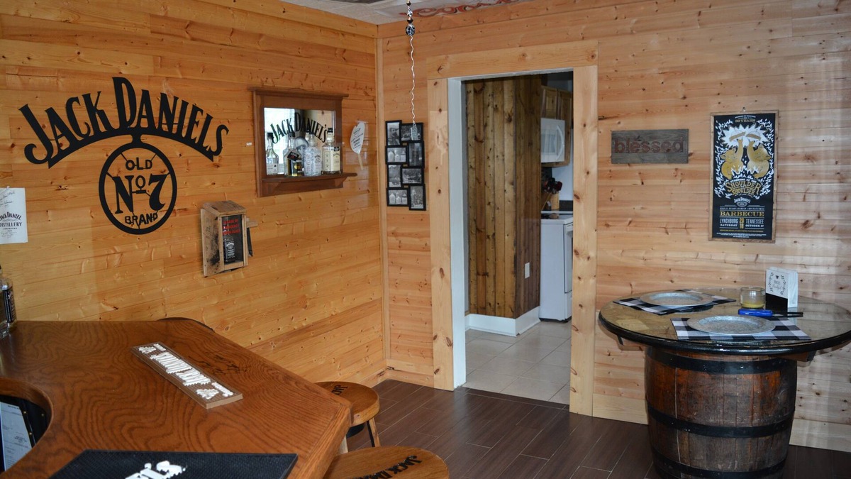 Lynchburg House | 5-minute walk to the Square or JD Distillery; 15-minute drive to Tim's Ford Lake