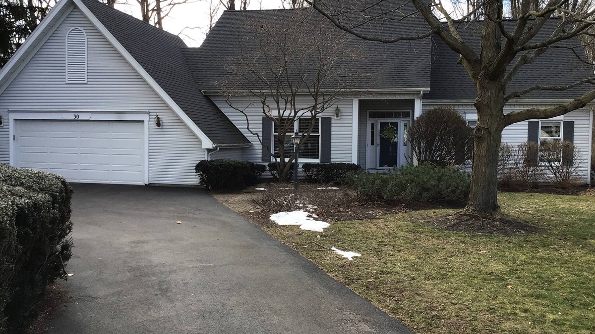 Pittsford House | 5 Minute walk to the Erie Canal with a perfect location to view the eclipse.