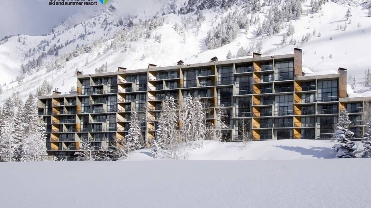Salt Lake Mountain Resorts Condo | 5 minute walk to the Wilbere ski lift. Family-sized condo with pool & game room