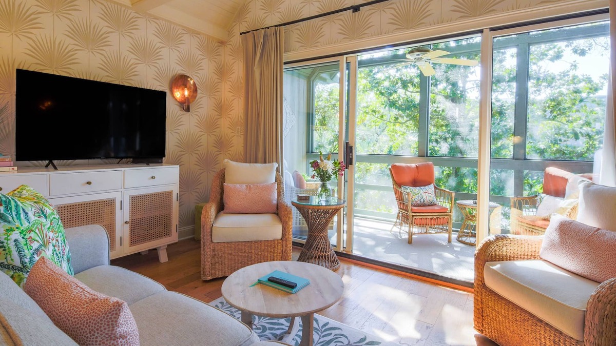 West Beach Village Villa | 5 Minute Walk to Beach! Screened Porch w/Forest Views, Wonderful Natural Light & Comfy Seating