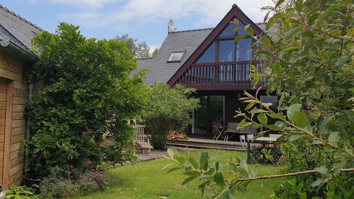 Landunvez House | 5 minutes from a surfing beach, bright and quiet wooden house