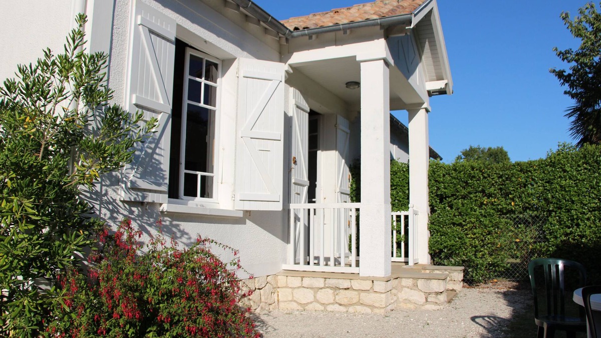 Breuillet House | 5 minutes from beaches country house with playground
