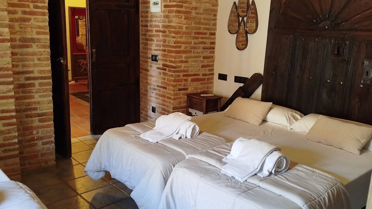 Miranda de Azan Cottage | 5 minutes from Salamanca and Vía de la Plata, large groups Villas de Miranda