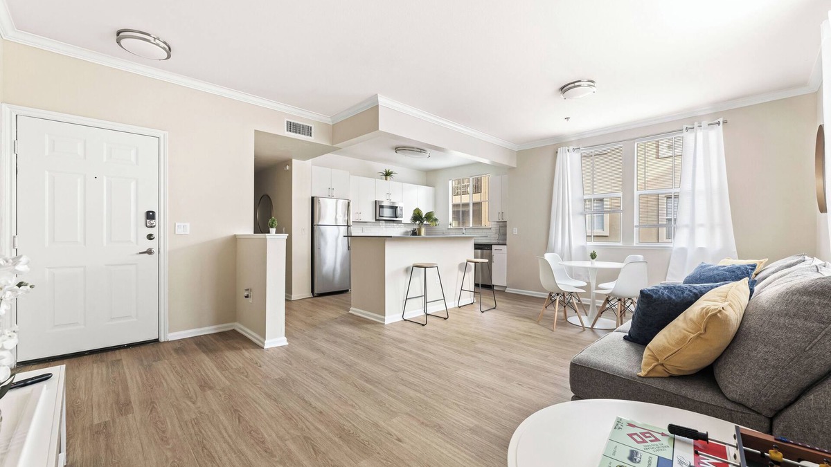 Valencia Apartment | 5 minutes from six flags , close to shopping center 2 beds 2 bath private