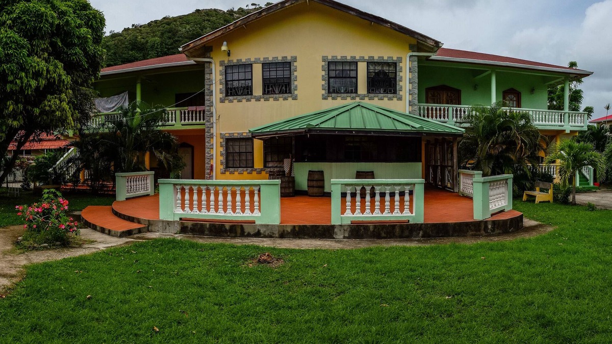 Vieux Fort Bed & Breakfast | 5 Minutes from the Airport Room for 2 with Dining on Site