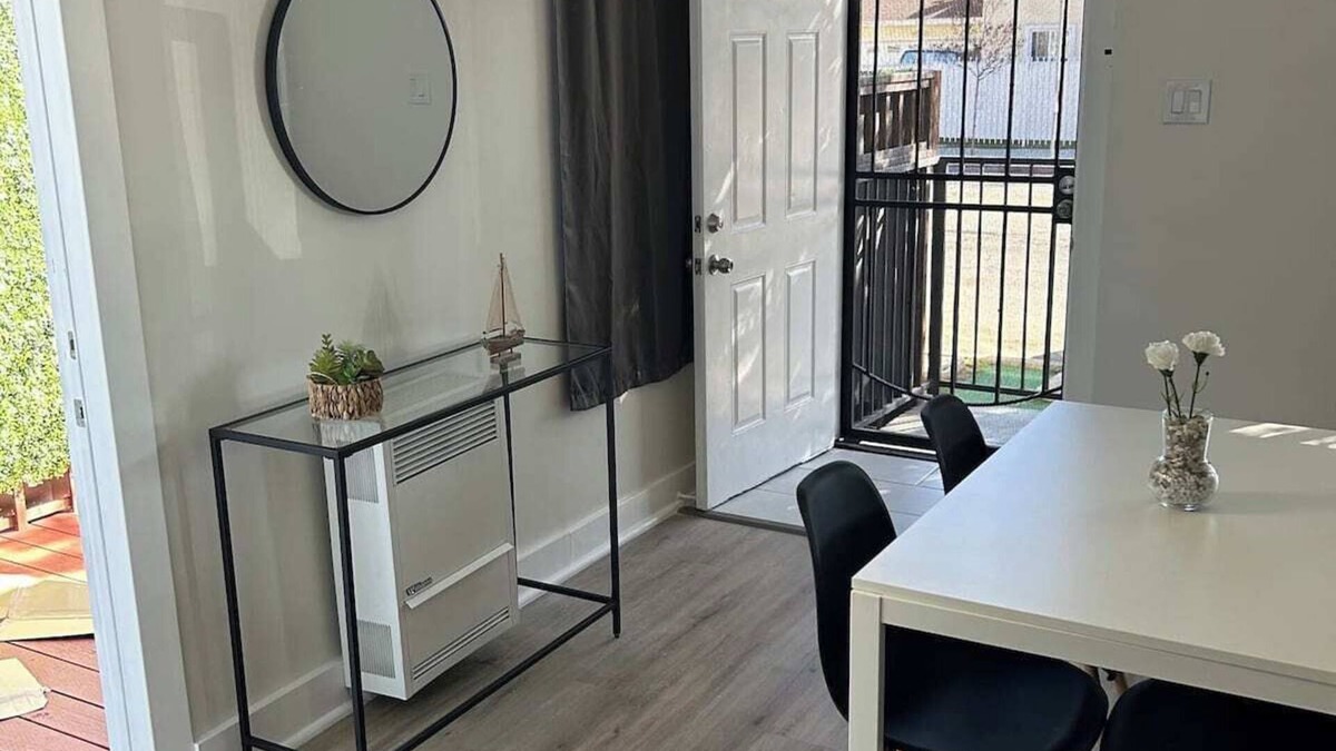 Harbor Condo | 5 minutes from the Beach & Downtown Long Beach with Cool Patio & Cozy Beds