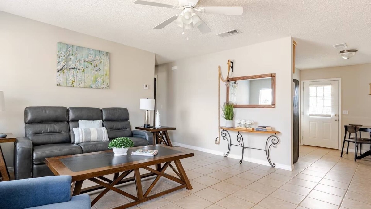 Ono Island House | 5 minutes to beaches! Quiet and clean home, pet friendly, with huge back yard!