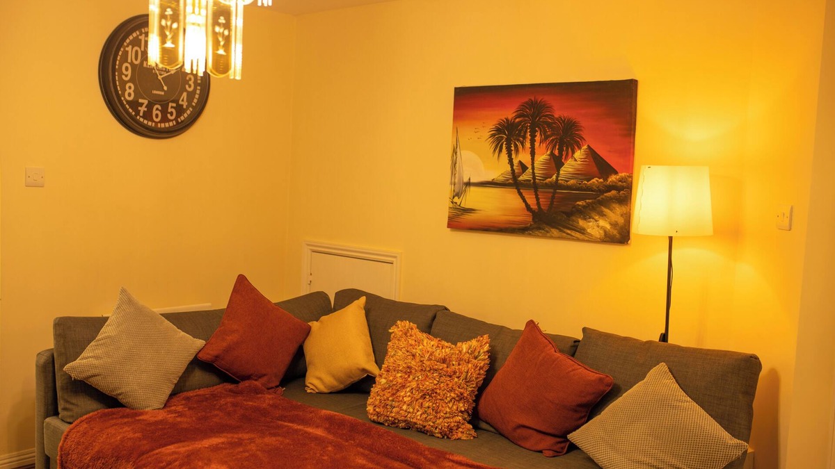 Stonnall House | 5 minutes to Castle Vale! Family-sized house with pool table