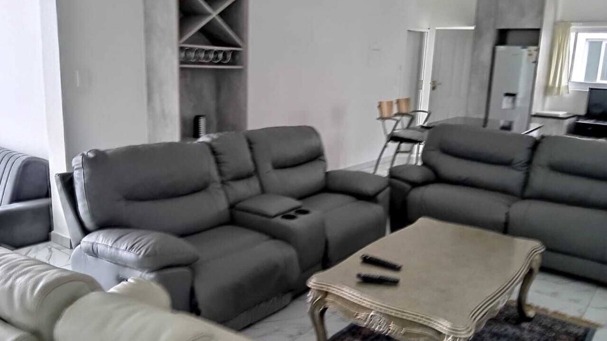 Erasmuskloof Apartment | 5 minutes to Menlyn mall and 4 minutes to Time Square casino.