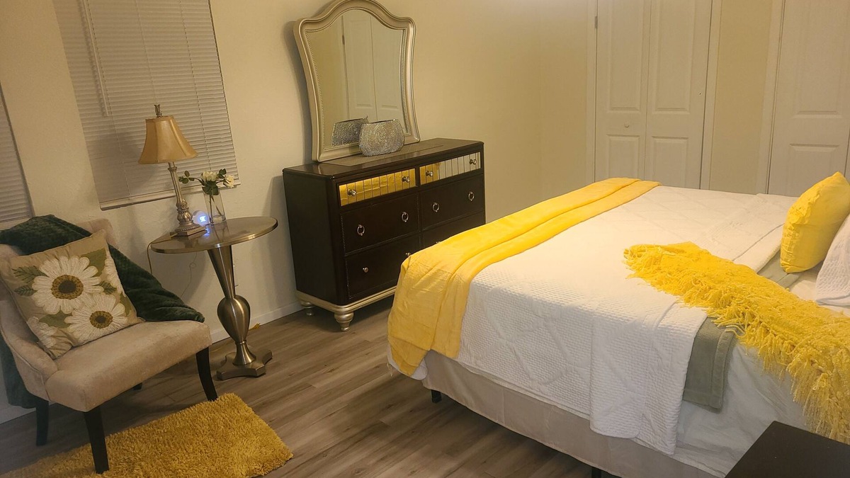 Harvey Apartment | 5 minutes to New Orleans a Reno 2bedroom/1 & half bathroom apartment in Harvey