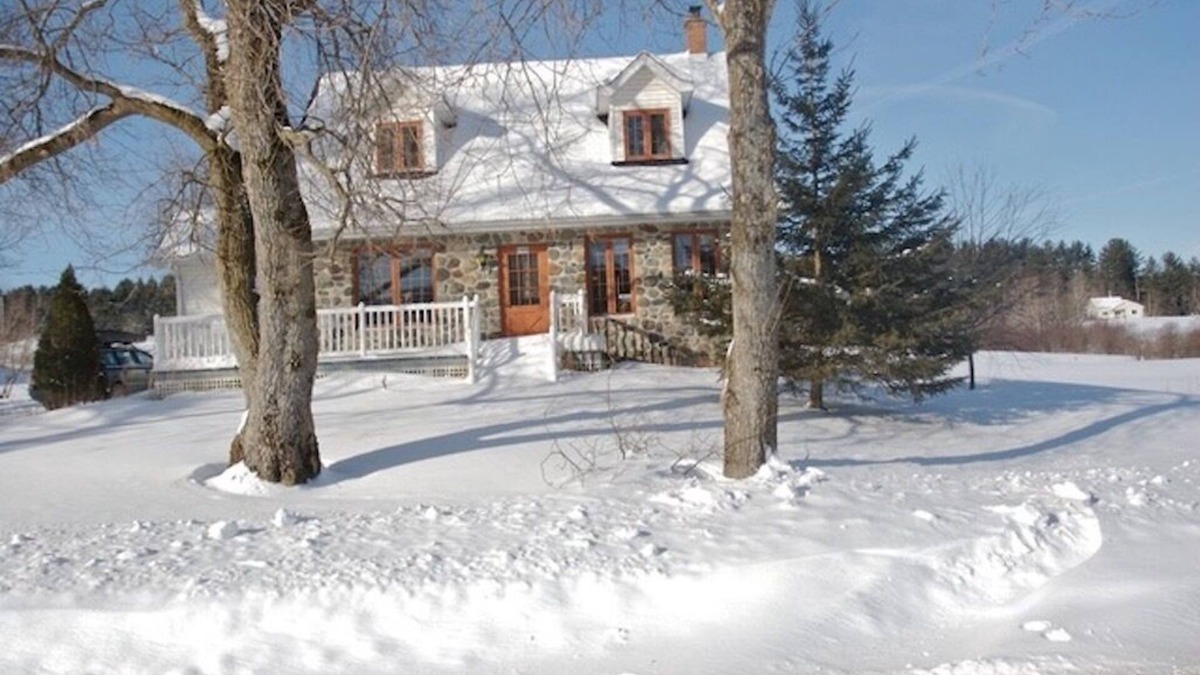 Sutton House | 5 minutes to Sutton! Family-sized house with a stunning view of Mont Sutton
