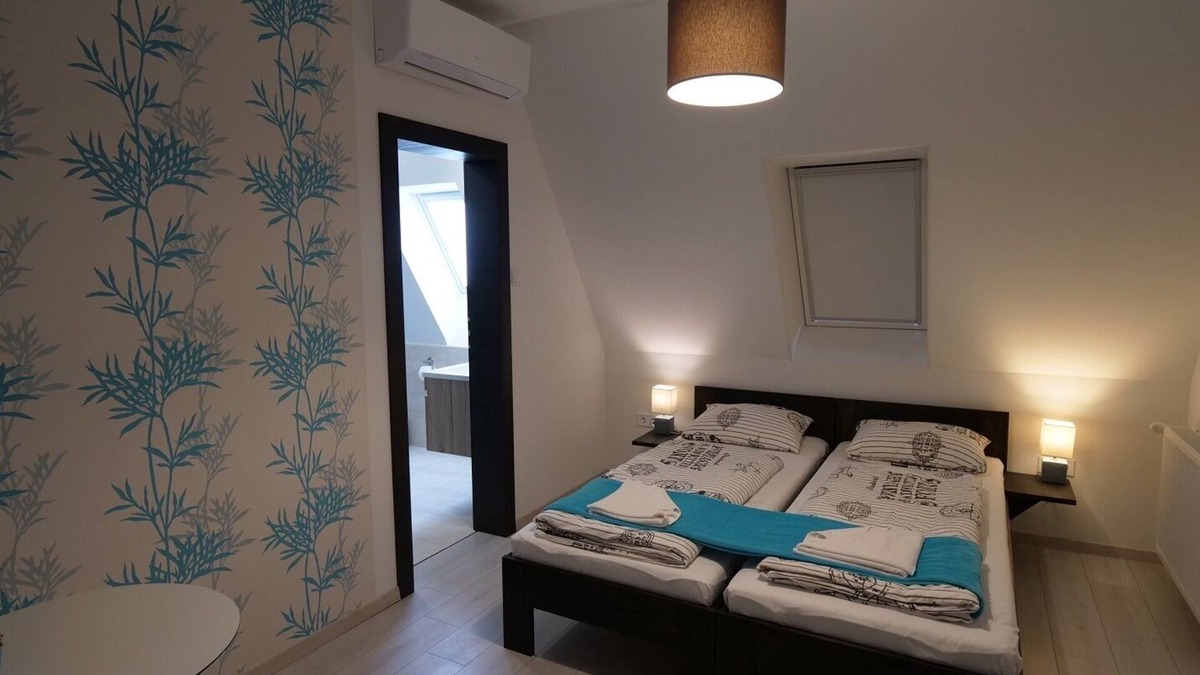 Balatonfured House | 5 minutes to the beach! Modern, cosy and trendy rooms with en-suit bathroom!