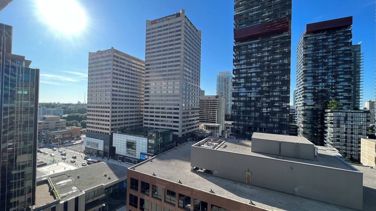 Mount Pleasant West Condo | 5 minutes to the Downtown Family-sized condo Restaurants and Bars.n
