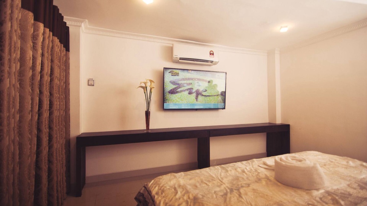 Yatinuwara House | 5 minutes to the Royal Botanical Gardens! King sized Bed & KTV room
