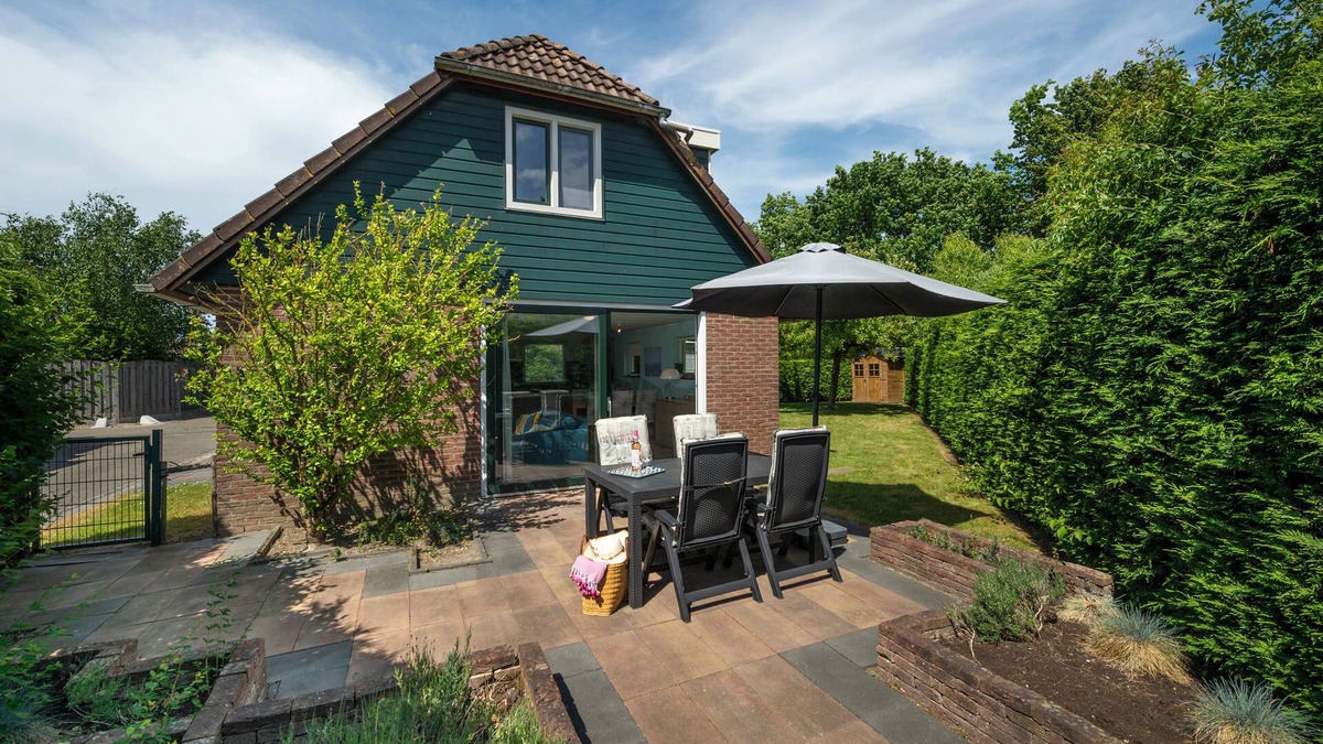 Wolphaartsdijk House | 5 Minutes' walk from the beach on Lake Veere, child-friendly and a nice garden