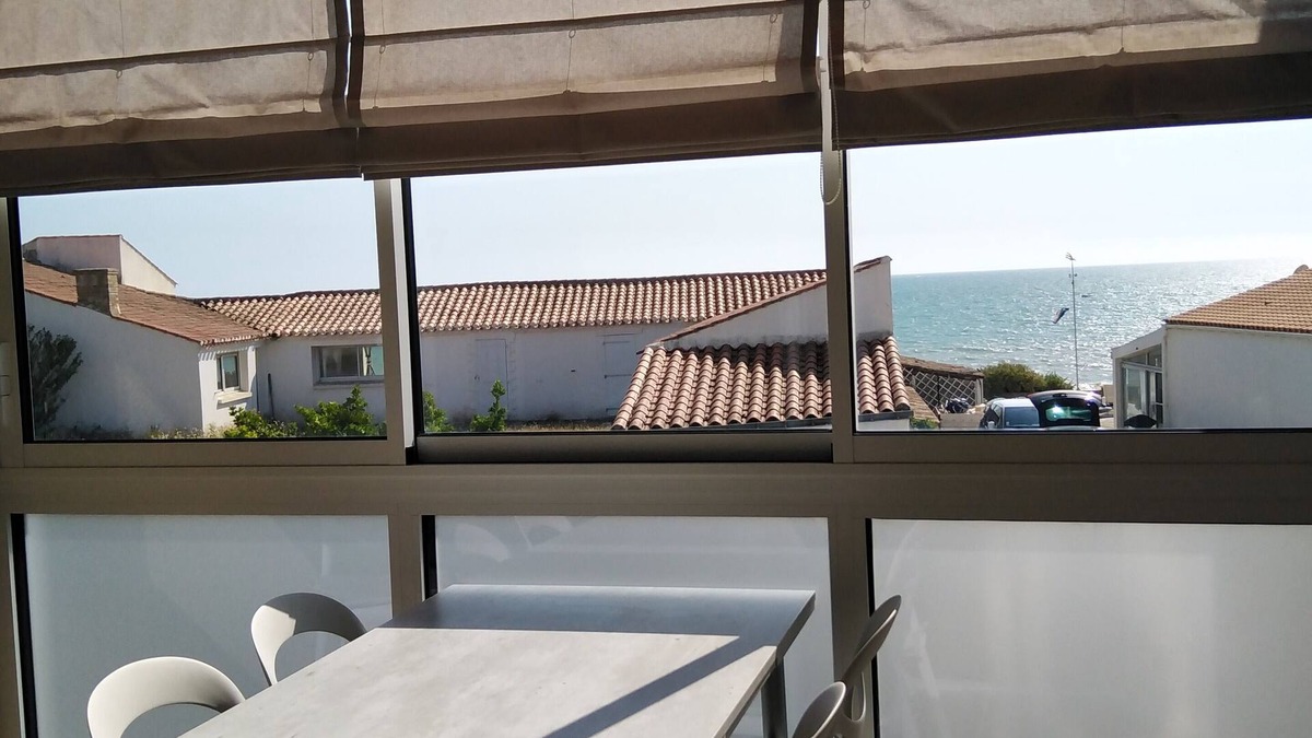 Longeville-sur-Mer Apartment | 5-person apartment with sea view at the foot of the beach