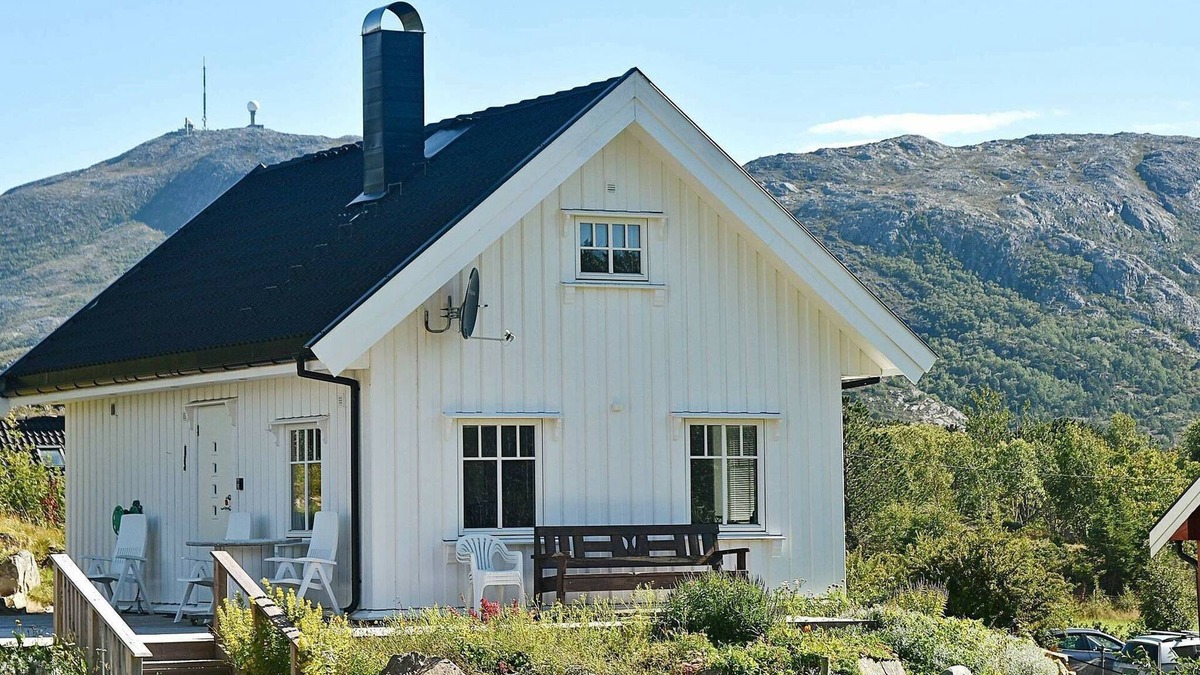 Oksvoll House | 5 person holiday home in Oksvoll