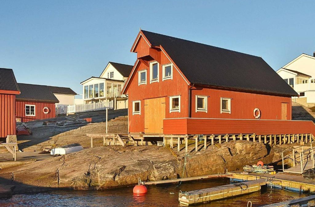 Hustad House | 5 person holiday home in Bud-By Traum