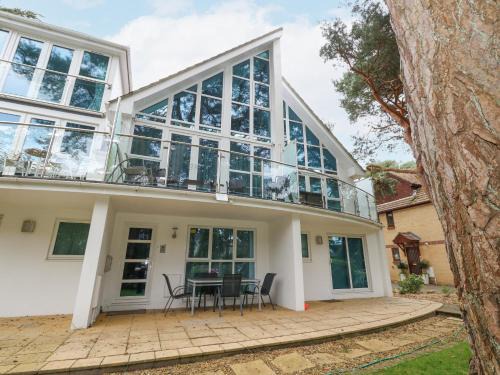 Sandbanks House | 5 Red Sails