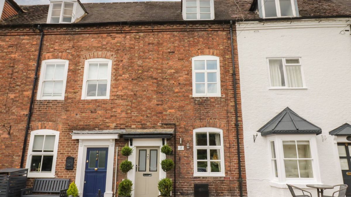 Bridgnorth House | 5 RIVERSIDE, romantic, with open fire in Bridgnorth