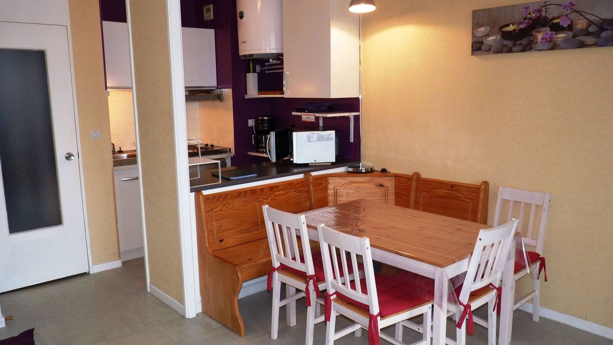 Pla d'Adet Apartment | 5-seater apartment with balcony at the foot of the WIFI slopes equipped with childcare
